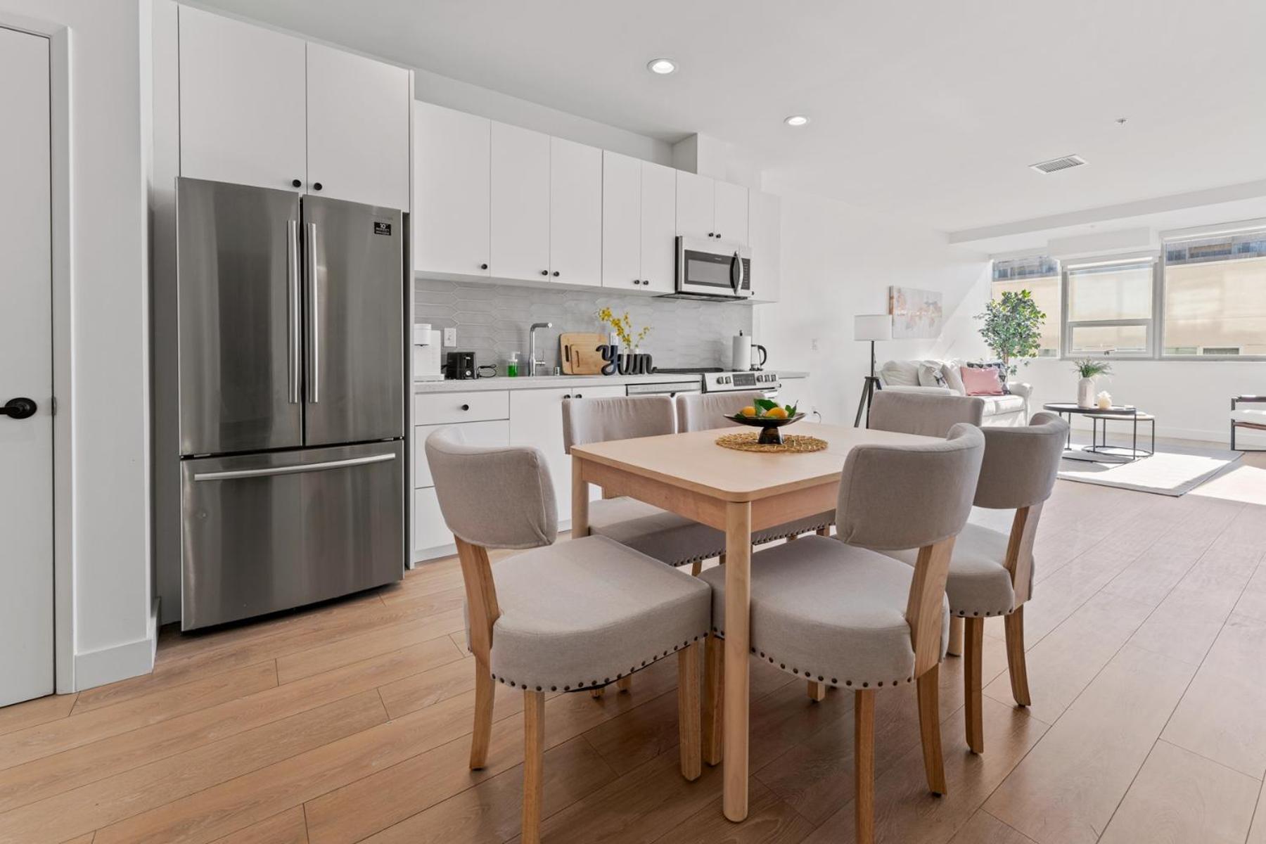 Stylish Westwood - Steps From Ucla-2 Bedroom 2 Bath Apartment