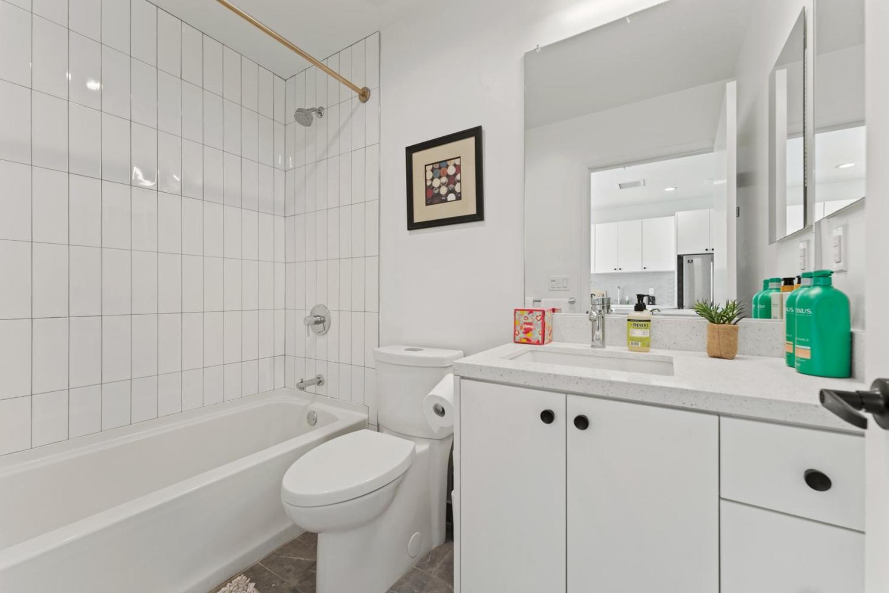 Stylish Westwood - Steps From Ucla-2 Bedroom 2 Bath Apartment Los Angeles