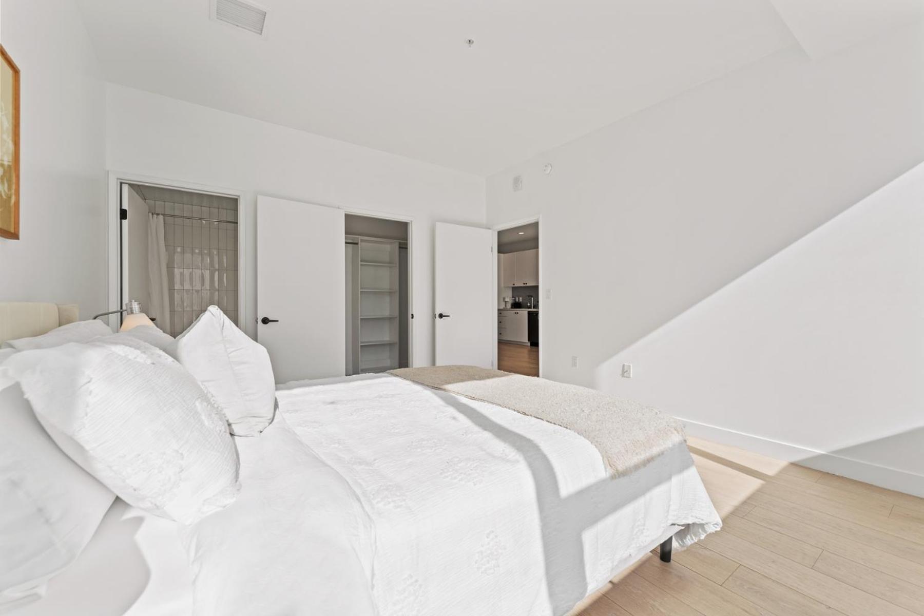 Stylish Westwood - Steps From Ucla-2 Bedroom 2 Bath *